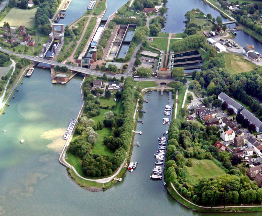 Hafenanlage im Unterwasser der alten Schachtschleuse