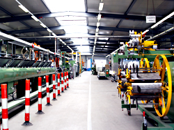 Das Bild zeigt die Produktion des Unternehmens Becker Plastics.