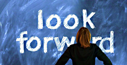 Das Bild trägt die Aufschrift Look Forward.