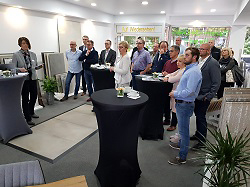 Das Bild zeigt die Teilnehmerinnen und Teilnehmer des zweiten Handwerksfrühstücks.