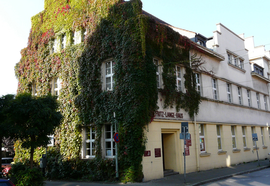 Das Bild zeigt das Fritz Lange Haus