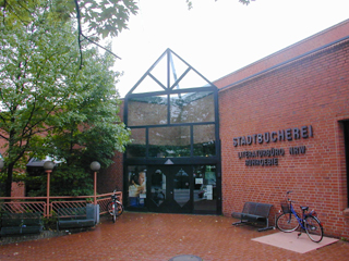 Das Bild zeigt die Stadtbücherei