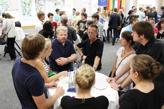 Das Bild zeigt die Teilnehmer der Veranstaltung