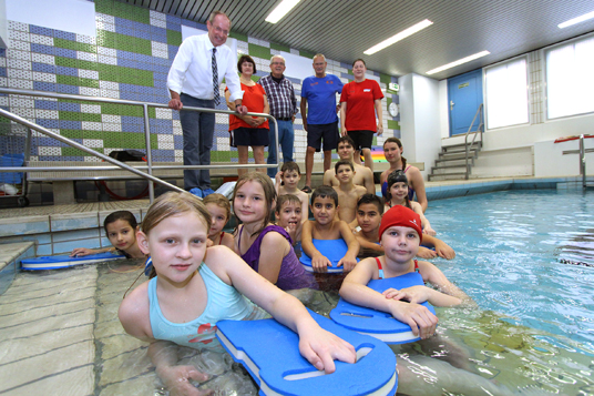 Das Bild zeigt das Projekt "NRW kann schwimmen"