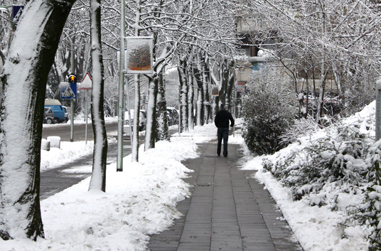 Das Bild zeigt eine Gladbecker Straße im Winter