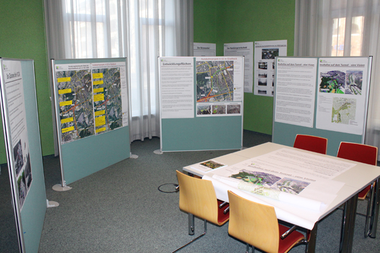 Das Bild zeigt das A 52 Infobüro