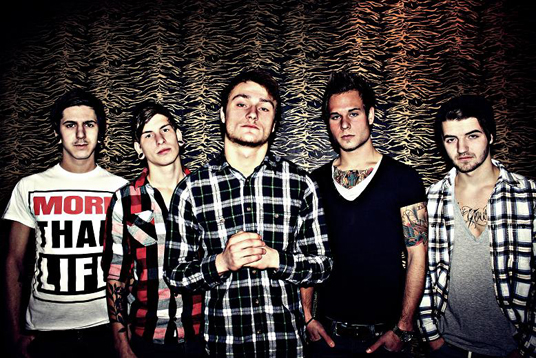 Das Bild zeigt eine Musikband