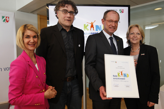 Das Bild zeigt die Aktion "Kein Kind zurück lassen!"