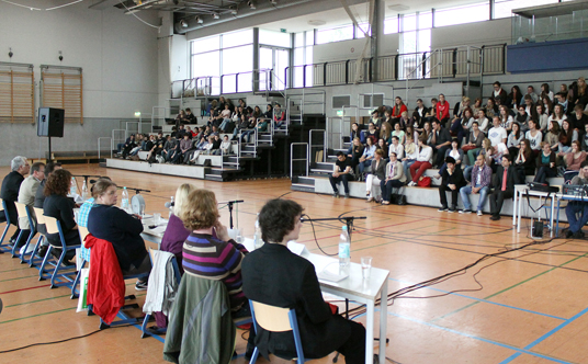 Das Bild zeigt die Podiumsdiskussion