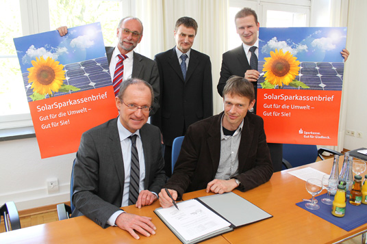 Das Bild zeigt die Initiatoren der Bürgersolaranlagen