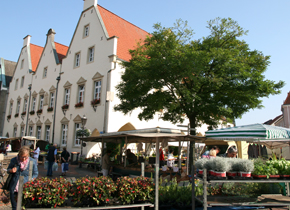 Der Wochenmarkt wird freitags noch mehr entzerrt.