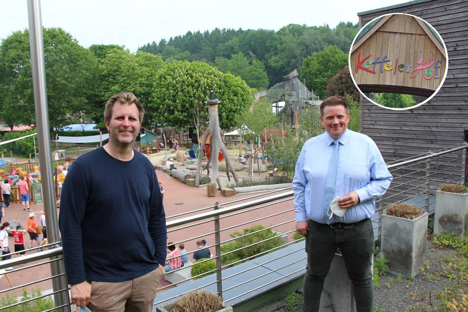 Bürgermeister Andreas Stegemann und Johannes Hiltrop