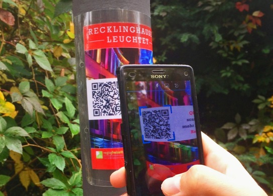 QR-Code an einer Laterne