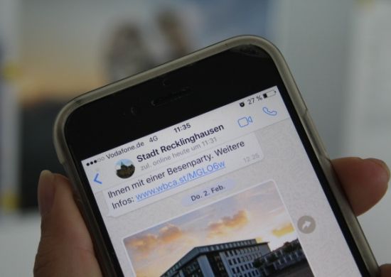 Handy mit WhatsApp