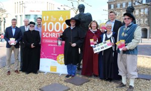Pressefoto Vertreter der Stadtverwaltung, der Arena Recklinghausen, des Hauptsponsors innogy und der Gilde der Stadtführer stellten die Aktion 1000 Schritte vor.