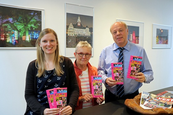 Der Erste Beigeordnete Georg Möllers, Martina Schulze-Entrup, stellvertretende Fachbereichsleiterin Kinder, Jugend und Familie, und Tanja Alshut, Projektmaßnahmen für Kinder - v.r.n.l. - , stellten das Programm für den diesjährigen Ferientreff vor.