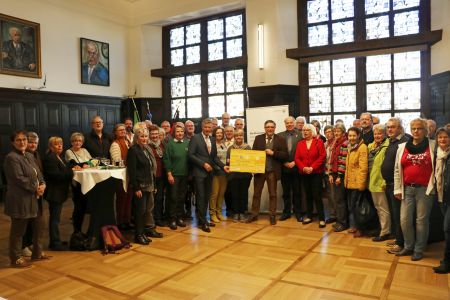 Pressefoto Bürgermeister Christoph Tesche und der Erste Beigeordnete Georg Möllers empfingen etwa 40 der ersten Recklinghäuser Ehrenamtskarten-Inhaber im Ratssaal.