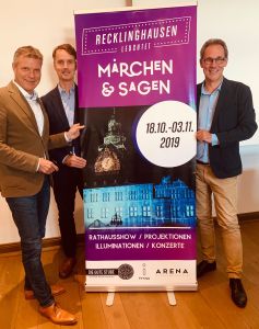 Bürgermeister Christoph Tesche, Georg Gabriel - Abteilungsleiter Stadtmarketing - und Arena-Chef Lars Tottmann stellten am Montag die ersten Details zur Ratshausshow vor.
