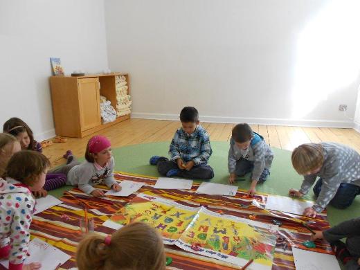 Kinder beim malen