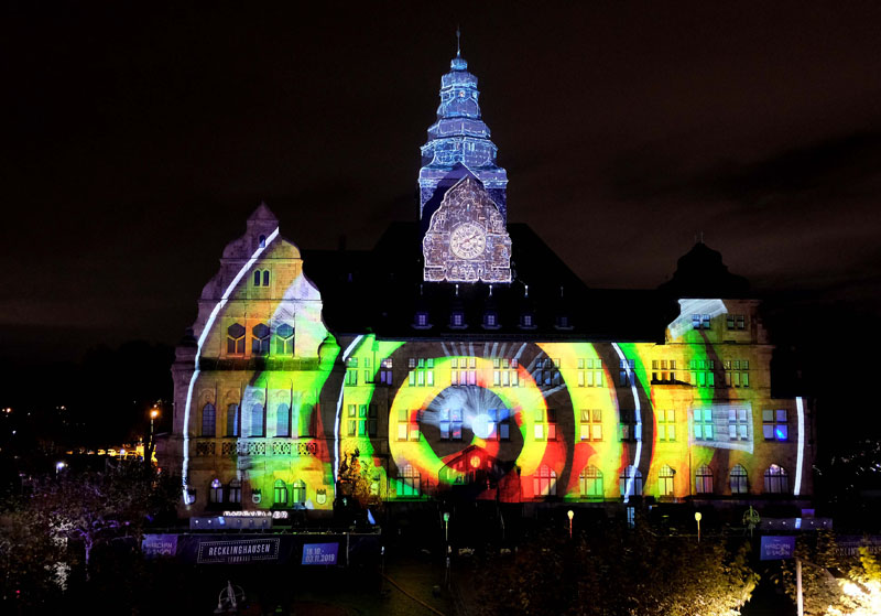 Rathaus während Recklinghausen leuchtet.