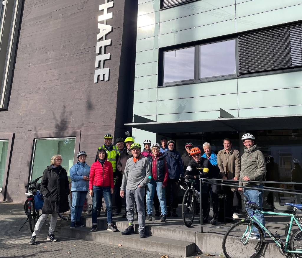 Das Team der Kunsthalle Recklinghausen, der ADFC und kunstbegeisterte Menschen unternahmen eine künstlerische Radtour durch Recklinghausen
