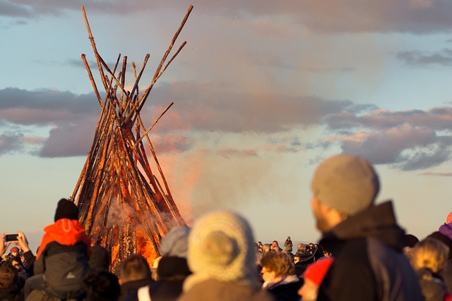 Osterfeuer Symbolbild