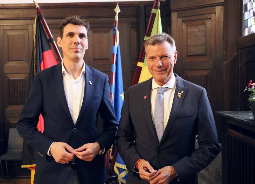Bürgermeister Christoph Tesche (r.) lud zum traditionellen Mai-Empfang ins Rathaus, Gastredner war Thomas Meiers, Landesbezirksleiter der IGBCE Westfalen. Foto: Stadt RE