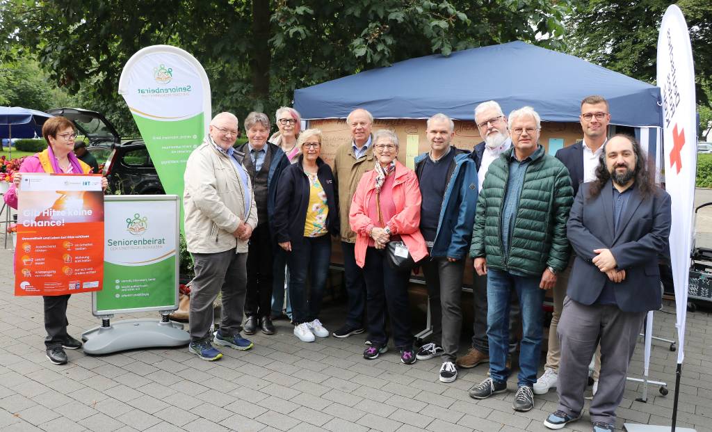 Beim Hitzeaktionstag gab es für die Bürger*innen die Möglichkeit sich auf dem Wochenmarkt im Dr.-Helene-Kuhlmann-Park über Hitzeprävention zu informieren. Foto: Stadt RE 
