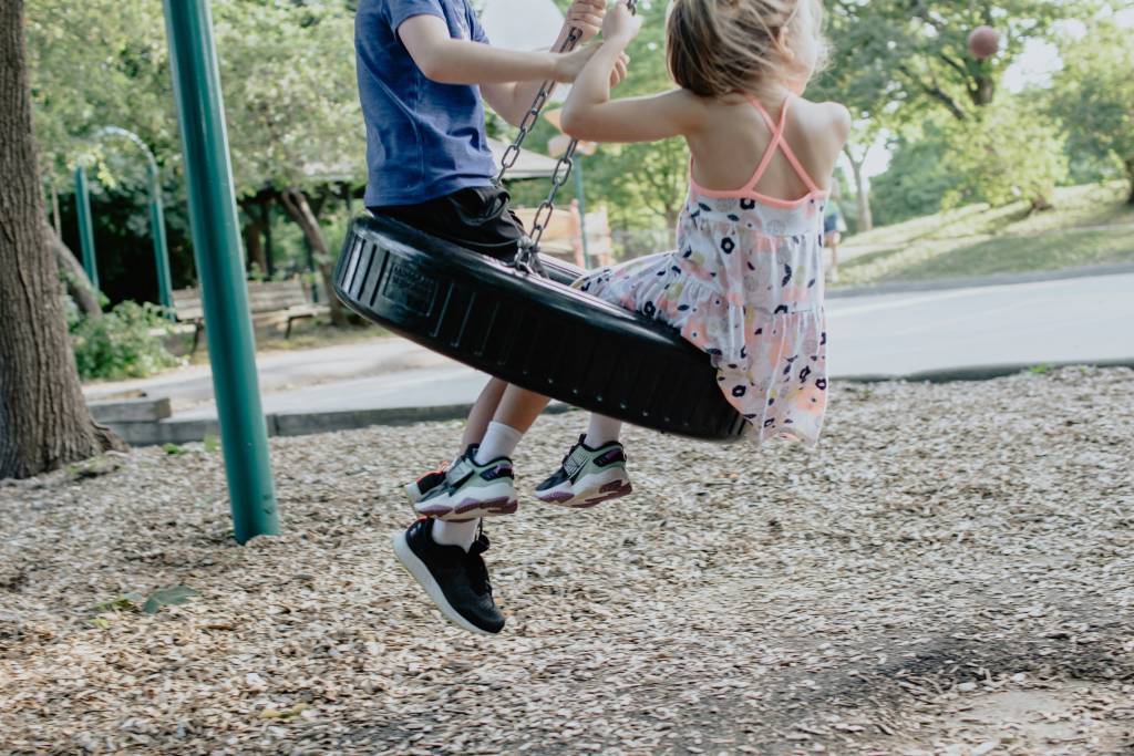 Symbolbild Spielplatz. Foto: Kelly Sikkema/unsplash