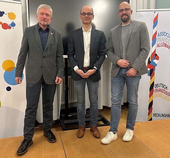 DFG-Vorstand Thomas Gepp, Frankreich-Experte Dr. Landry Charrier und VHS-Leiter Dr. Ansgar Kortenjann (v.l.)