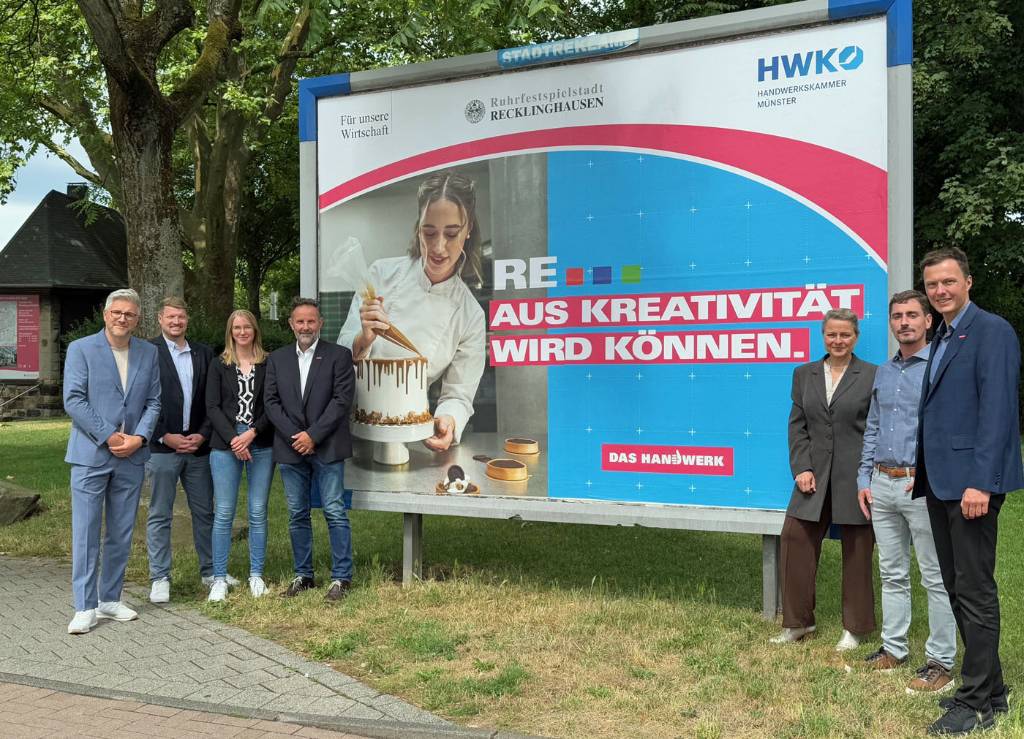 Sie werben für das Handwerk und den Standort Recklinghausen (v. li.): Hendrik Eßers (Fachbereichsleiter Wirtschaftsförderung, Standortmanagement und Stadtmarketing), Christian Wißing (Abteilungsleiter Wirtschaftsförderung), Sabine Hüffmann (Wirtschaftsförderung), Arnd Neubauer (Kreishandwerkerschaft Recklinghausen/Handwerkskammer Münster), Silke Ehrbar-Wulfen (Erste Beigeordnete), Marco Tratz (Kreishandwerkerschaft) und Mario Heinemann (Abteilungsleiter Handwerkskammer).