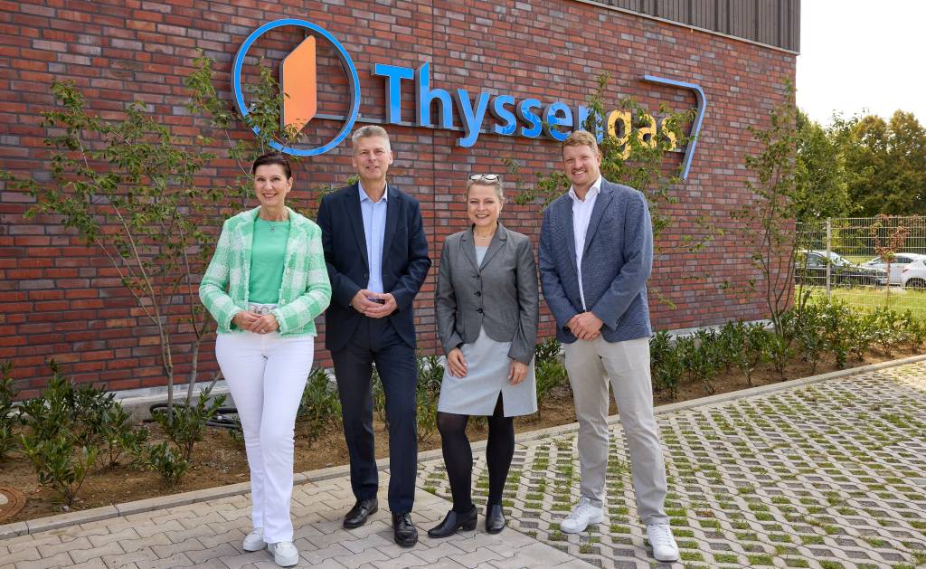 Feierliche Er&ouml;ffnung der neuen Thyssengas Betriebsstelle in Recklinghausen (v.l.n.r).: Marita Bergmaier, stellv. B&uuml;rgermeisterin der Stadt Recklinghausen, Dr. Thomas Becker, kaufm&auml;nnischer Gesch&auml;ftsf&uuml;hrer Thyssengas GmbH, Silke Ehrbar-Wulfen, Erste Beigeordnete Stadt Recklinghausen, Christian Wi&szlig;ing, Abteilungsleitung Wirtschaftsf&ouml;rderung Stadt Recklinghausen. Foto: Moritz Brilo Fotografie