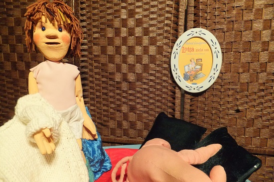 Das Figurentheater WODO zeigt das St&uuml;ck &bdquo;Lotta zieht um&ldquo;