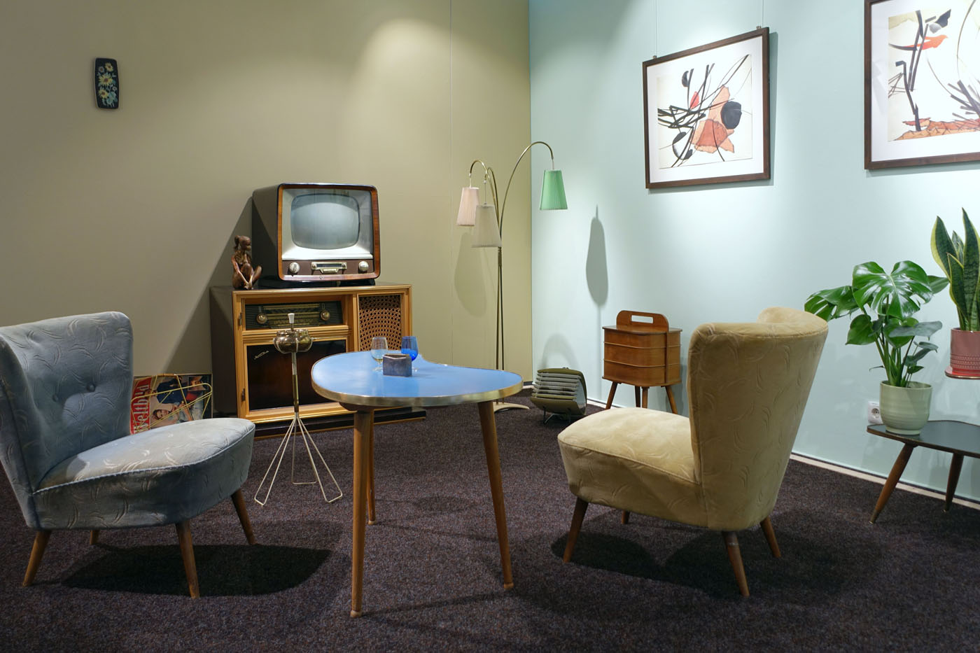 Eine neue Sonderausstellung im Institut für Stadtgeschichte erinnert an die Wirtschaftswunderjahre.