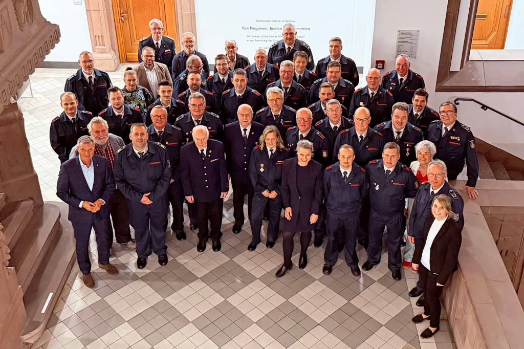 Zahlreiche Feuerwehrkamerad*innen wurden geehrt.