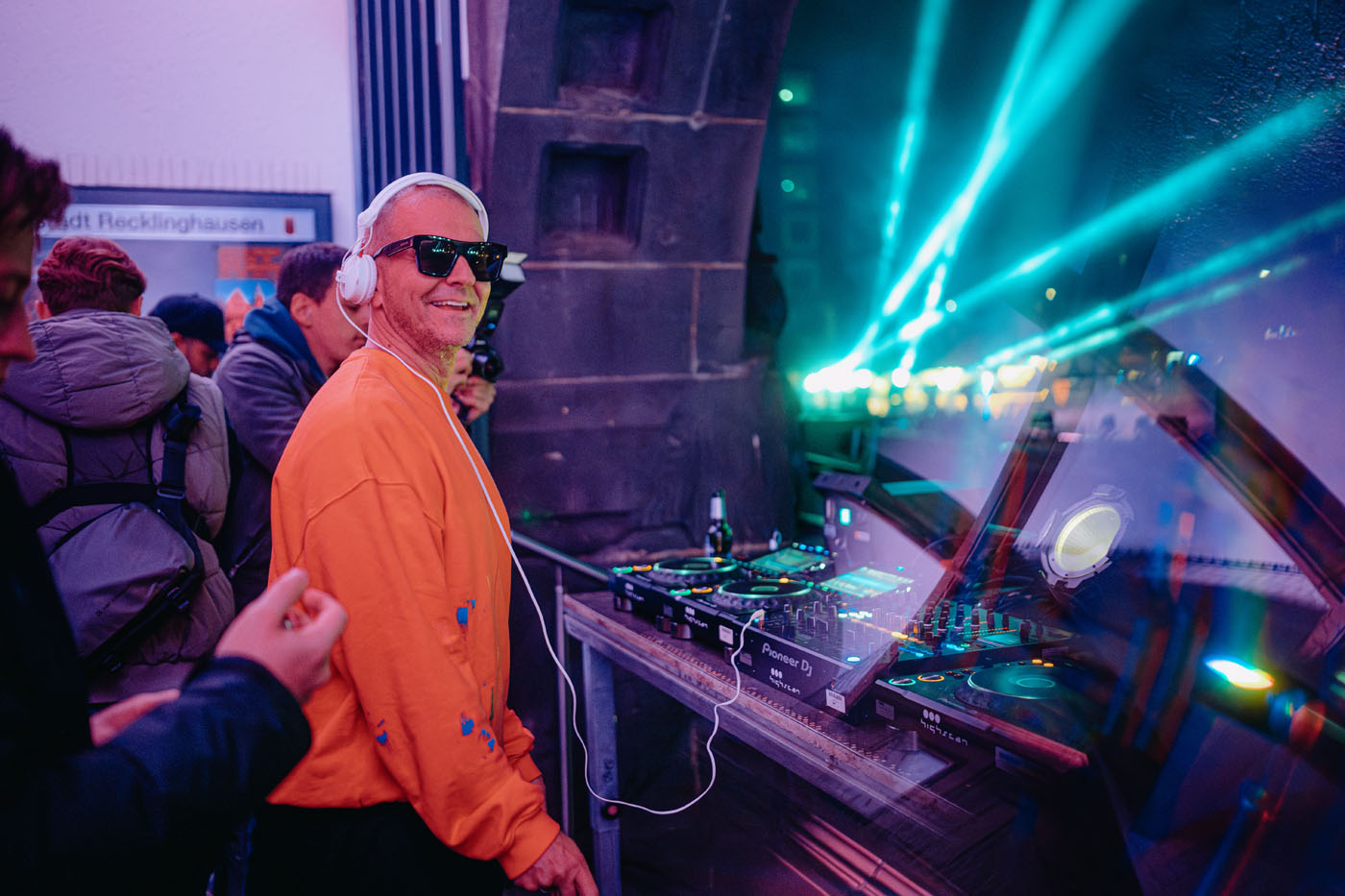 Mehr als 10.000 Besucher*innen lockte im vergangenen Jahr das Konzert von Moguai auf den Rathausplatz. 