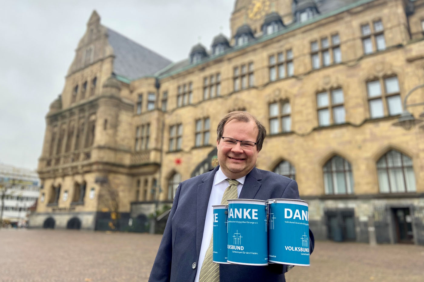 Dr. Sebastian Sanders, Sozialdezernent der Stadt und Vorsitzender des VDK-Ortsverbandes, bittet um Spenden f&uuml;r den VDK.