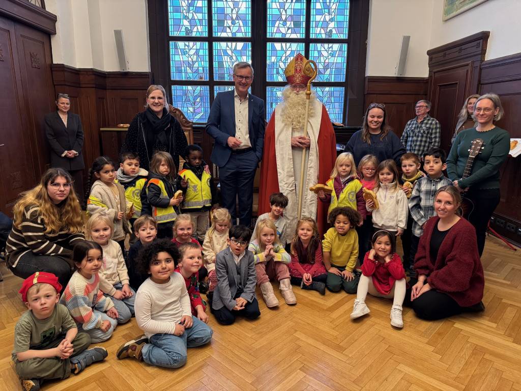 Der Nikolaus zu Besuch im Rathaus