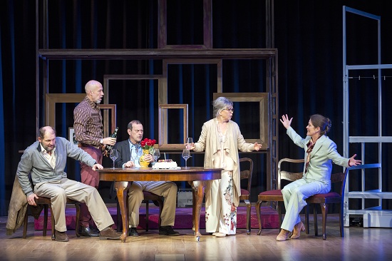 Kom&ouml;die: Und wenn wir alle zusammenziehen