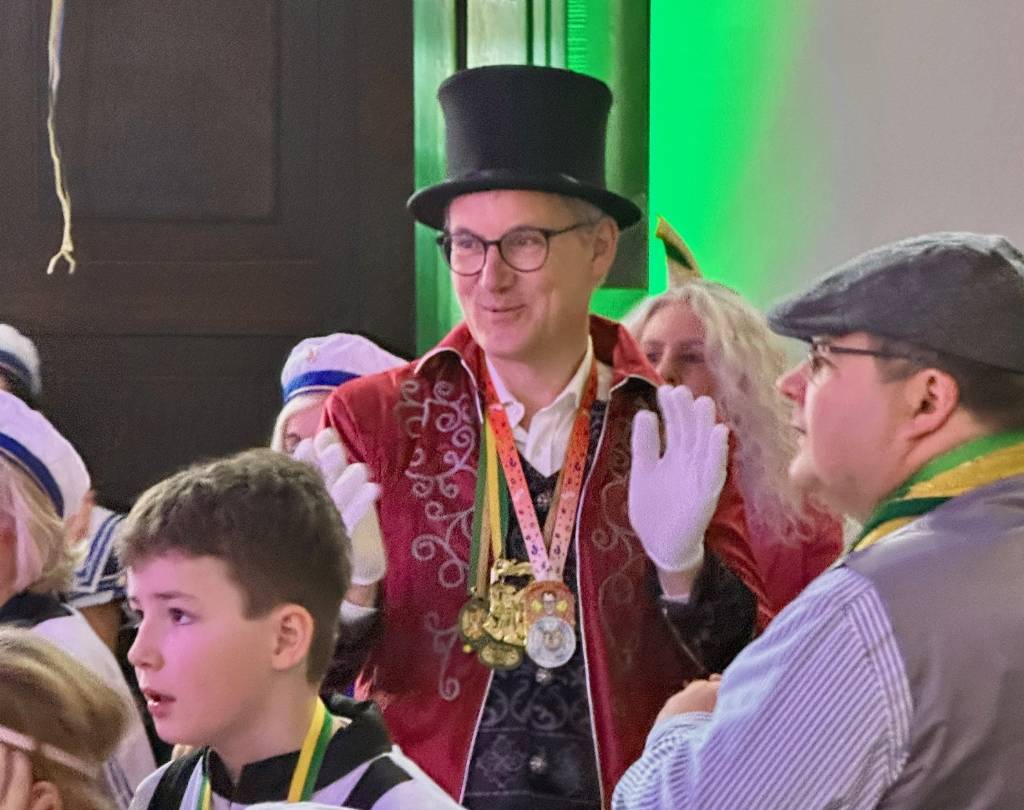 Im vergangenen Jahr noch „nur“ im Publikum, steht Bürgermeister Axel Tschersich diesmal selbst auf der Bühne der Närrischen Ratssitzung. Foto: Stadt RE