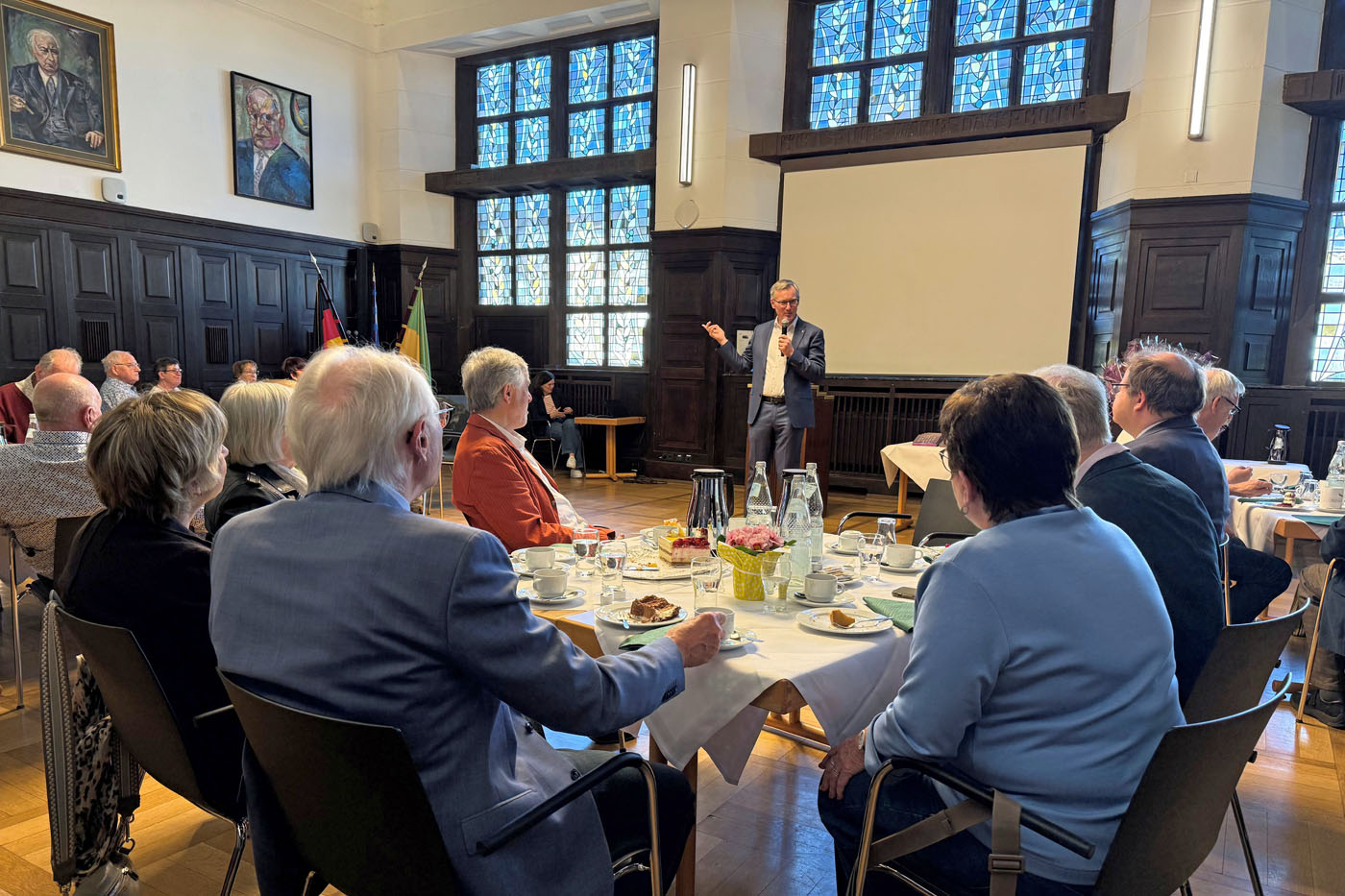 Feier von Ehejubil&auml;en im Rathaus-Sitzungssaal.