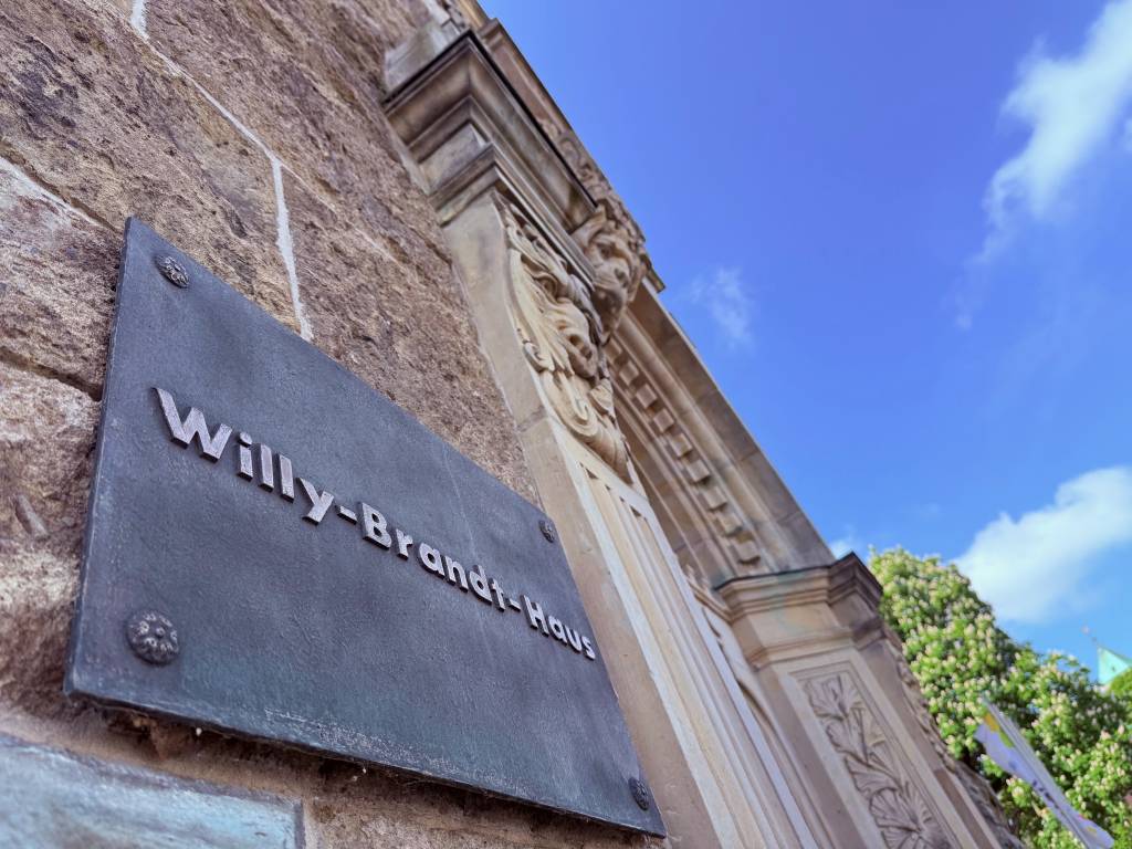 Der Eingang des Willy-Brandt-Hauses.