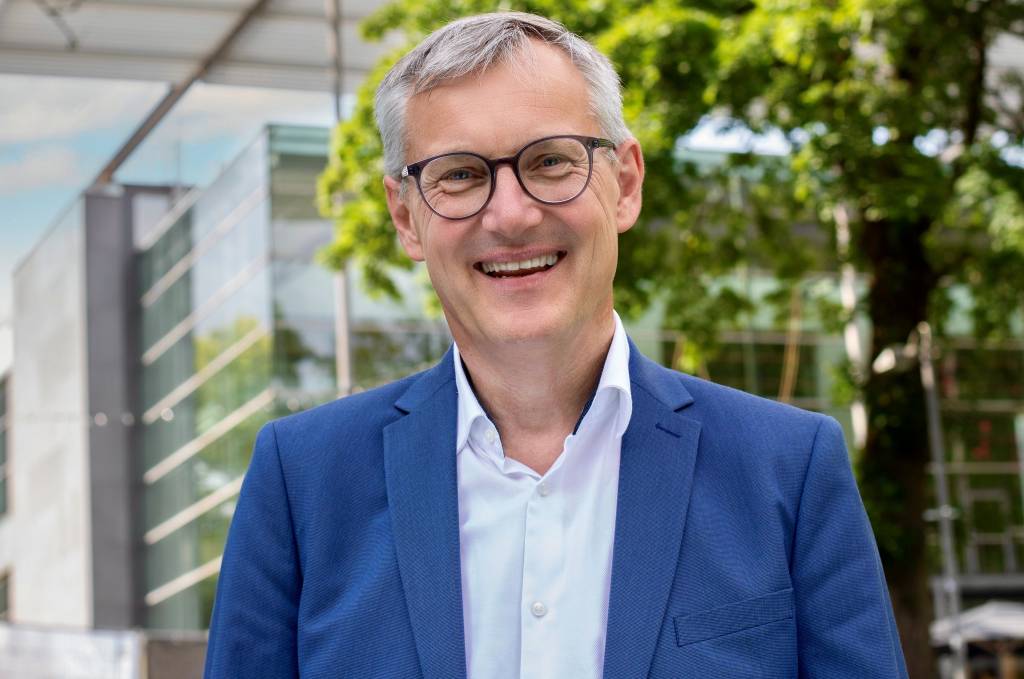 BM Tschersich vor dem Ruhrfestspielhaus