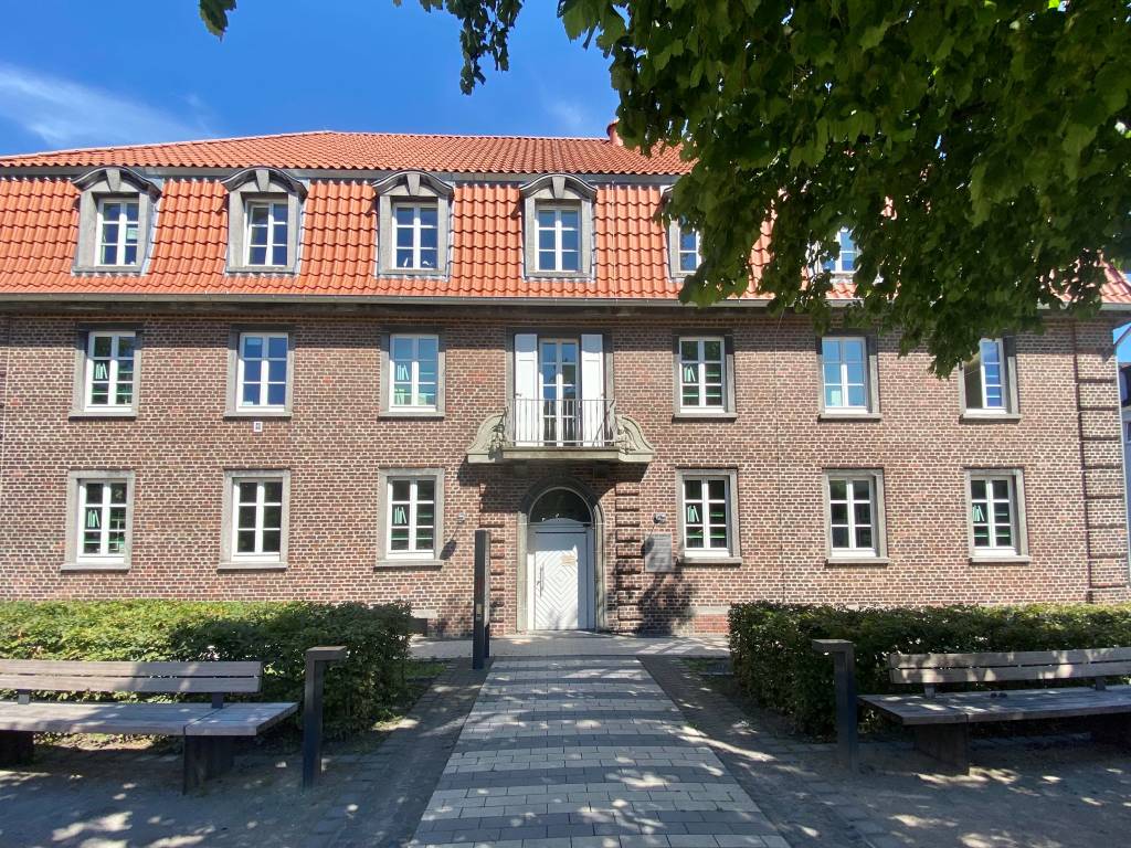 Das Haus der Bildung am Neumarkt. Foto: Stadt RE