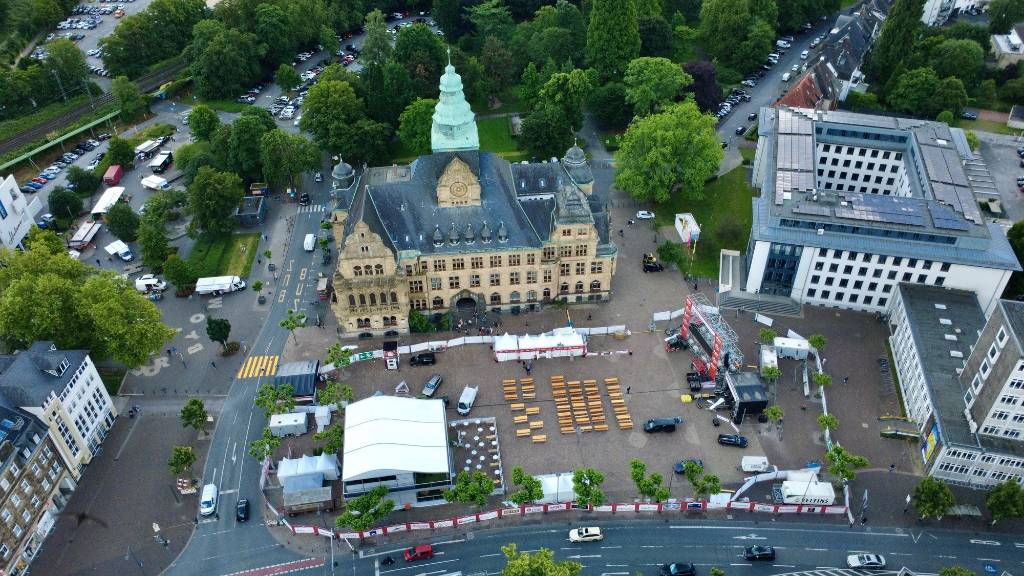 Luftbild des Rathausplatzes und des Wallrings. Foto: Stadt RE