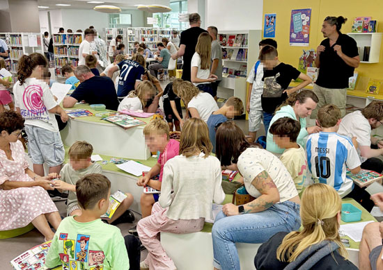Viel los war bei der Panini-Tauschb&ouml;rse in der Stadtbibliothek.