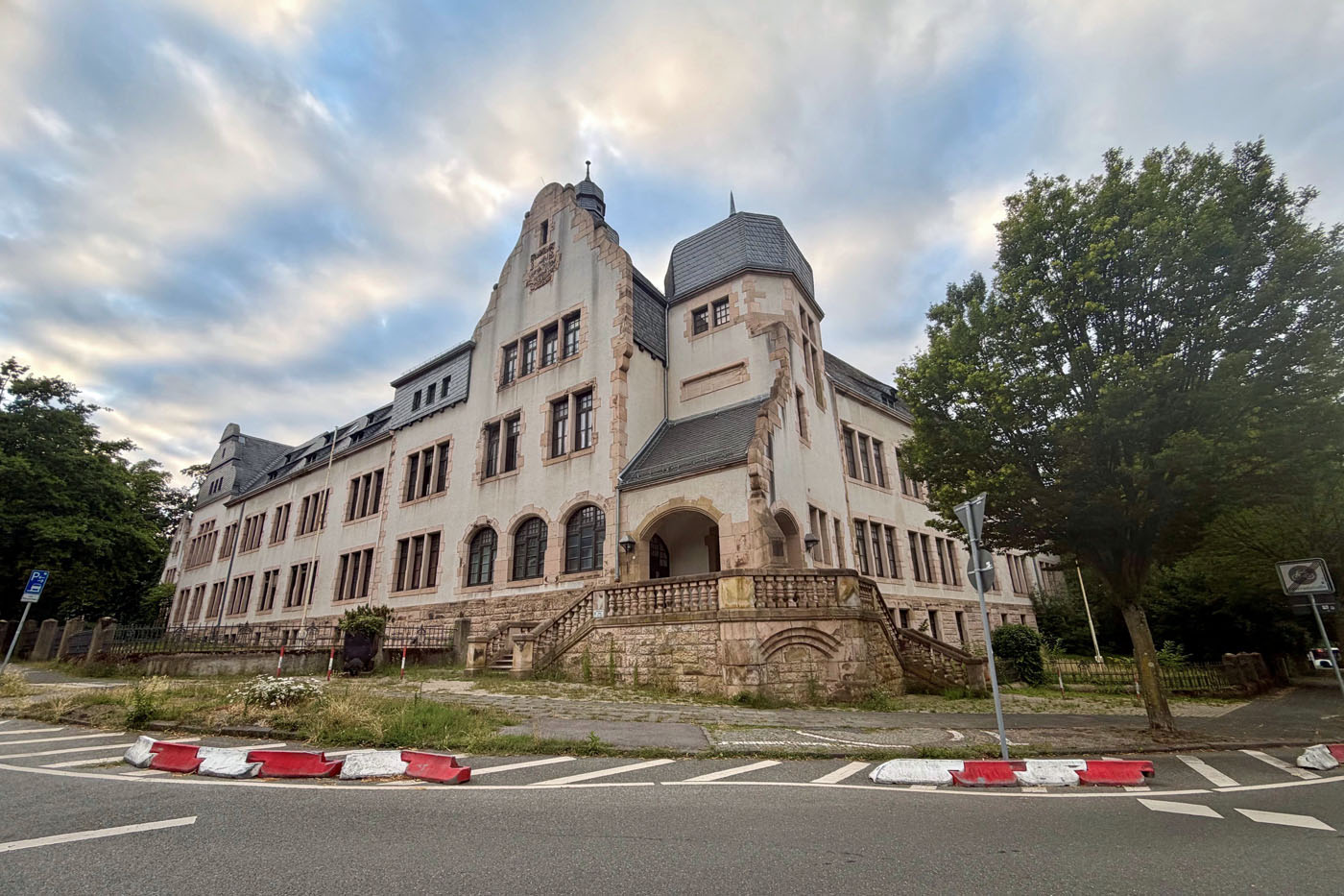 Das ehemalige Kreiswehrersatzamt am Elper Weg wurde von der Stadt Recklinghausen elf Jahre als Unterkunft f&uuml;r Fl&uuml;chtlinge genutzt. Nun wird der Standort im Westviertel aufgegeben. Foto: Stadt RE