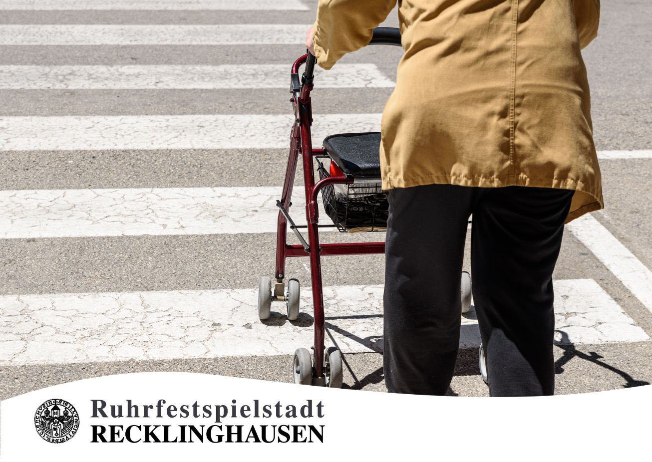 Symbolbild Senior mit Rollator