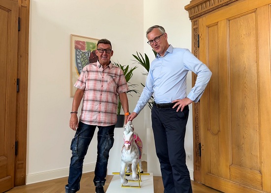 B&uuml;rgermeister Axel Tschersich mit Richard Abendroth