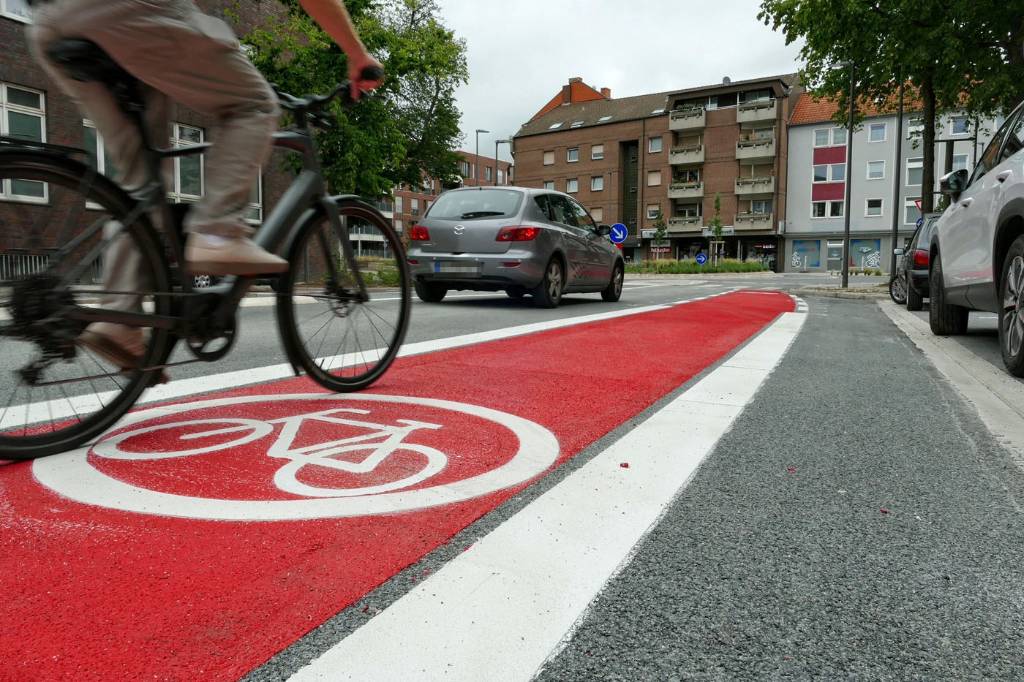 An der Martinistra&szlig;e l&auml;sst es sich neuerdings auf einem frisch angelegten Radweg bestens radeln. Foto: Stadt RE